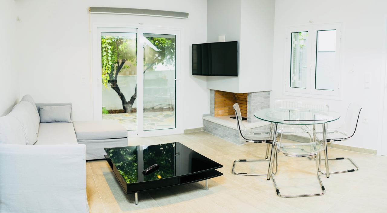 Minimal Residence Near The Beach Лоутраки Экстерьер фото