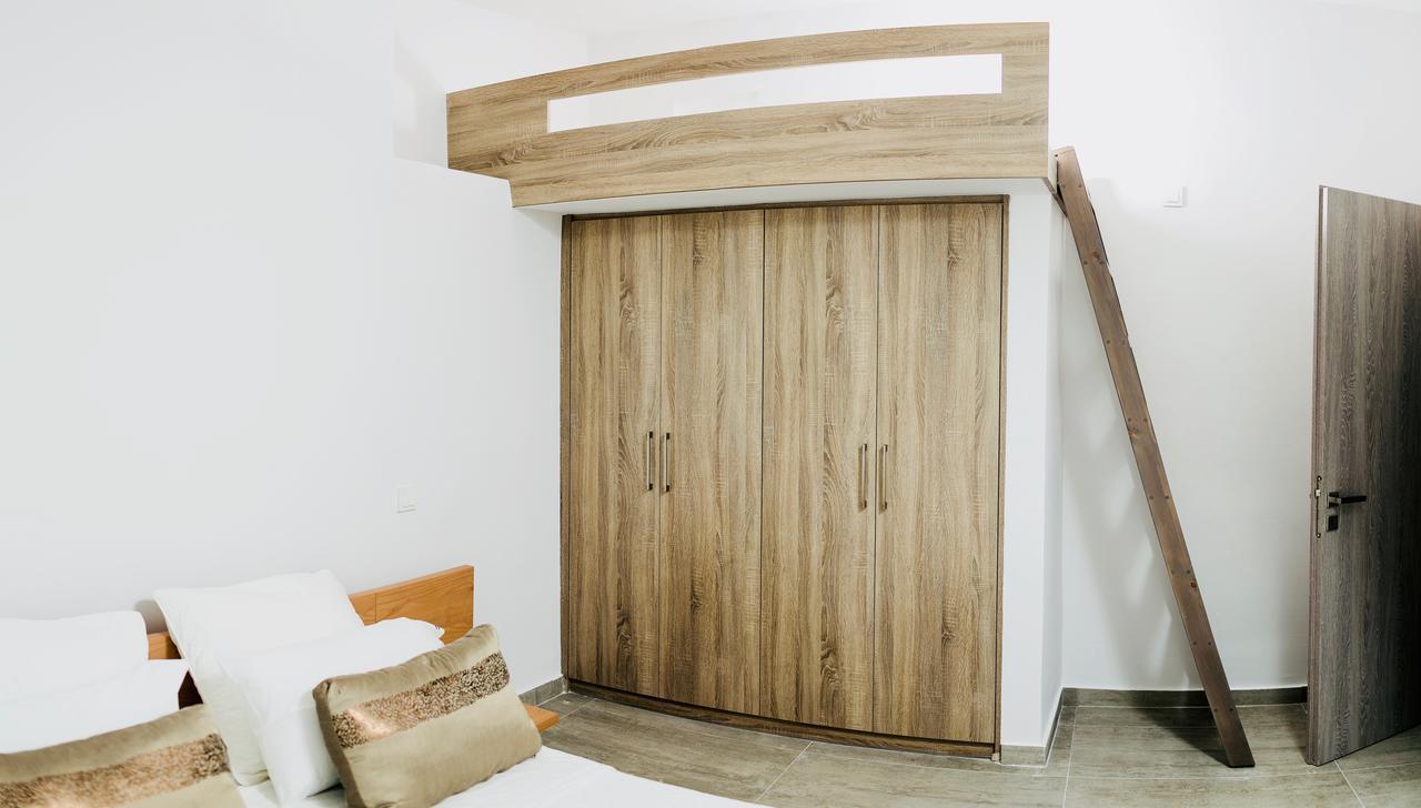 Minimal Residence Near The Beach Лоутраки Экстерьер фото