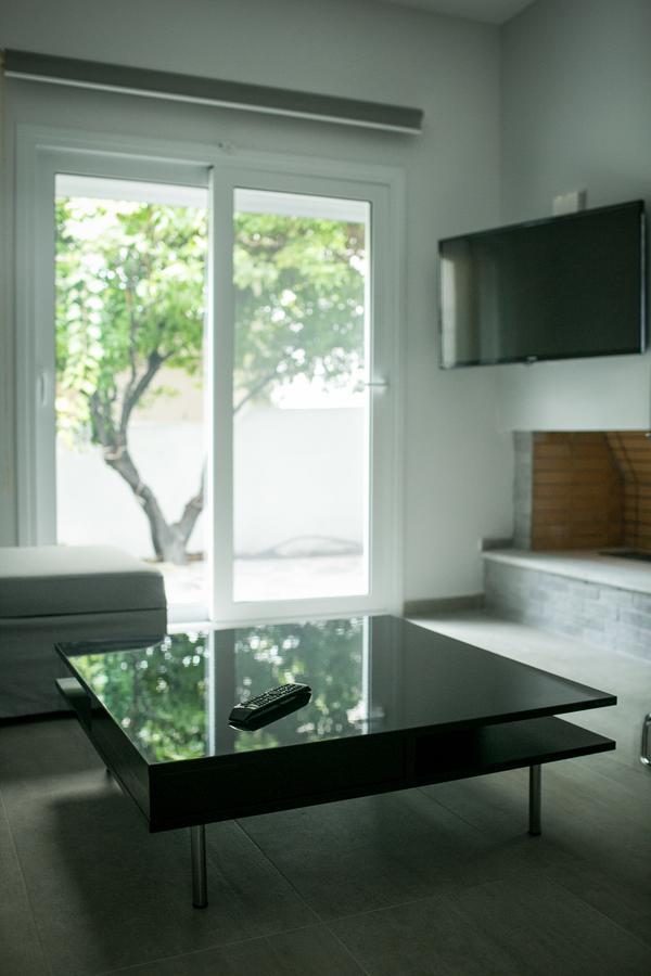 Minimal Residence Near The Beach Лоутраки Экстерьер фото